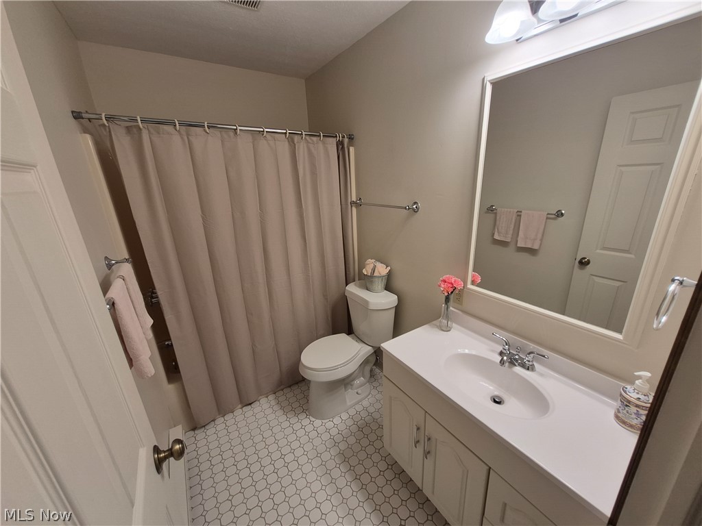 4010-4011 Larch Place West Salem OH 44287