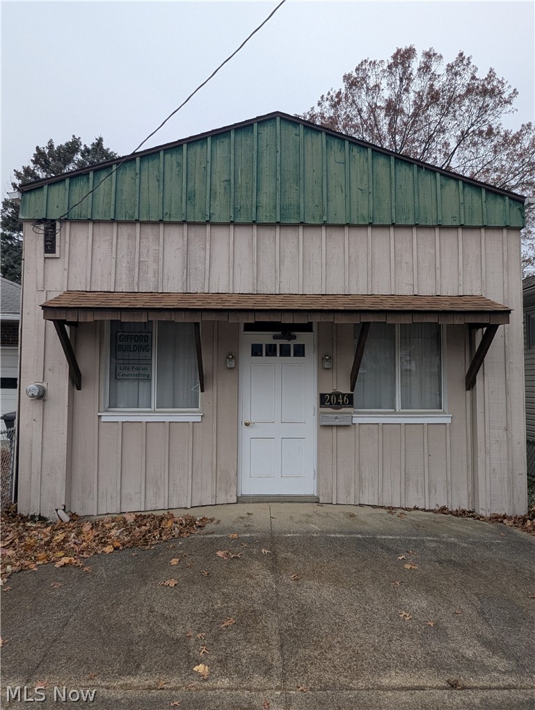 2046 12th Street SW Akron OH 44314