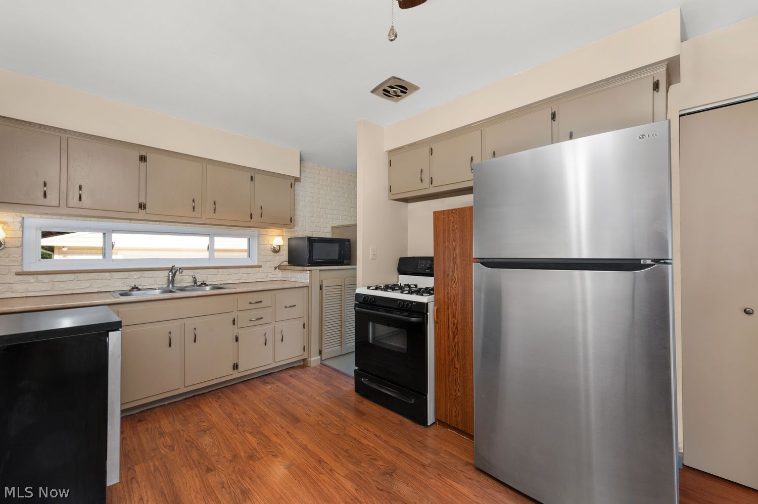 6176 Carol Drive Brook Park OH 44142