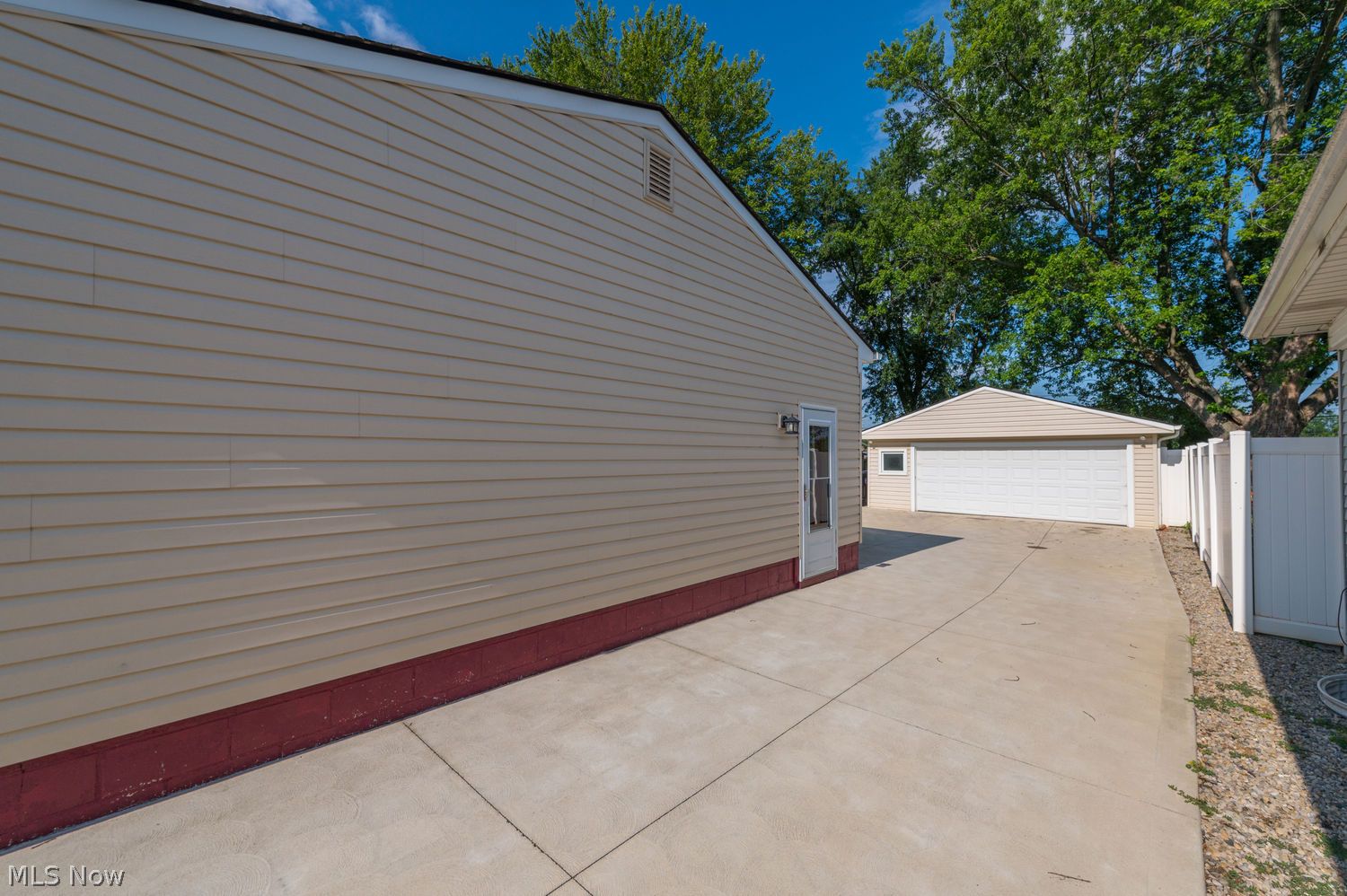 6176 Carol Drive Brook Park OH 44142