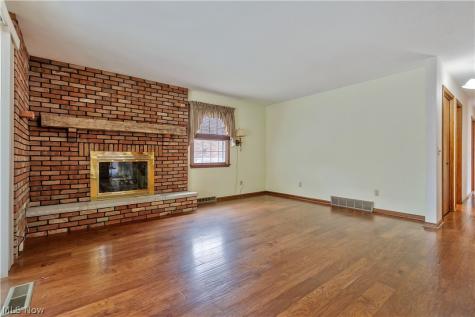 210 Cypress Avenue Louisville OH 44641