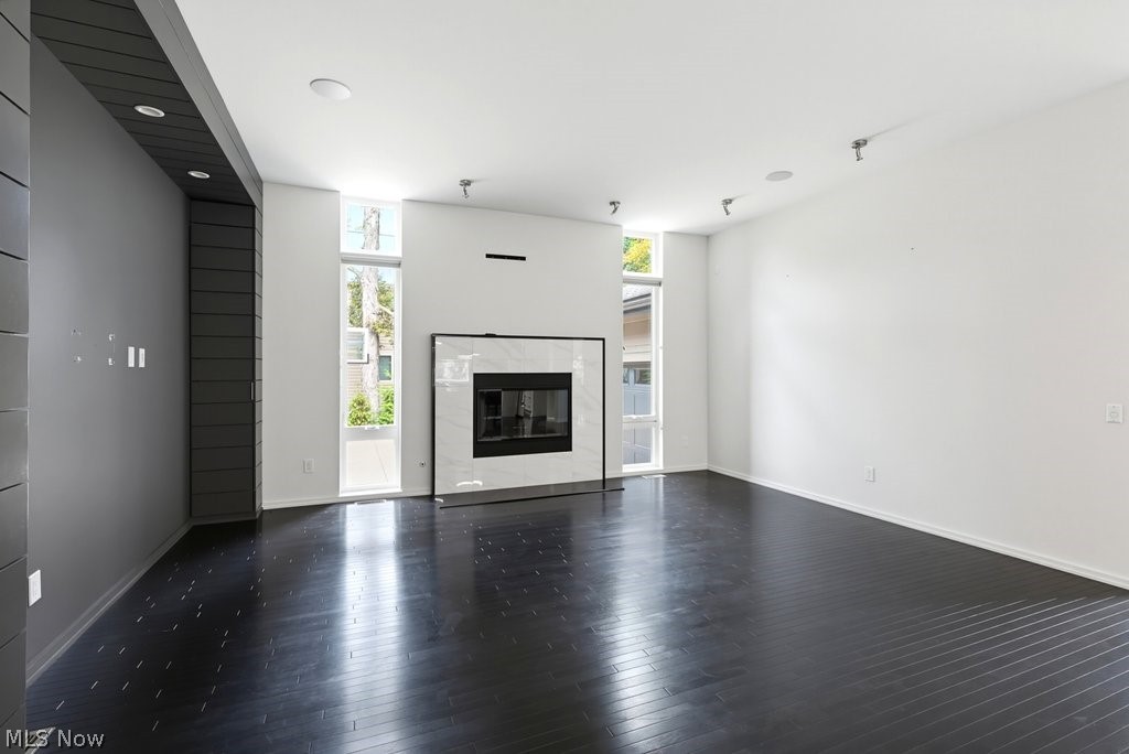 205 Lakehurst Drive Bratenahl OH 44108