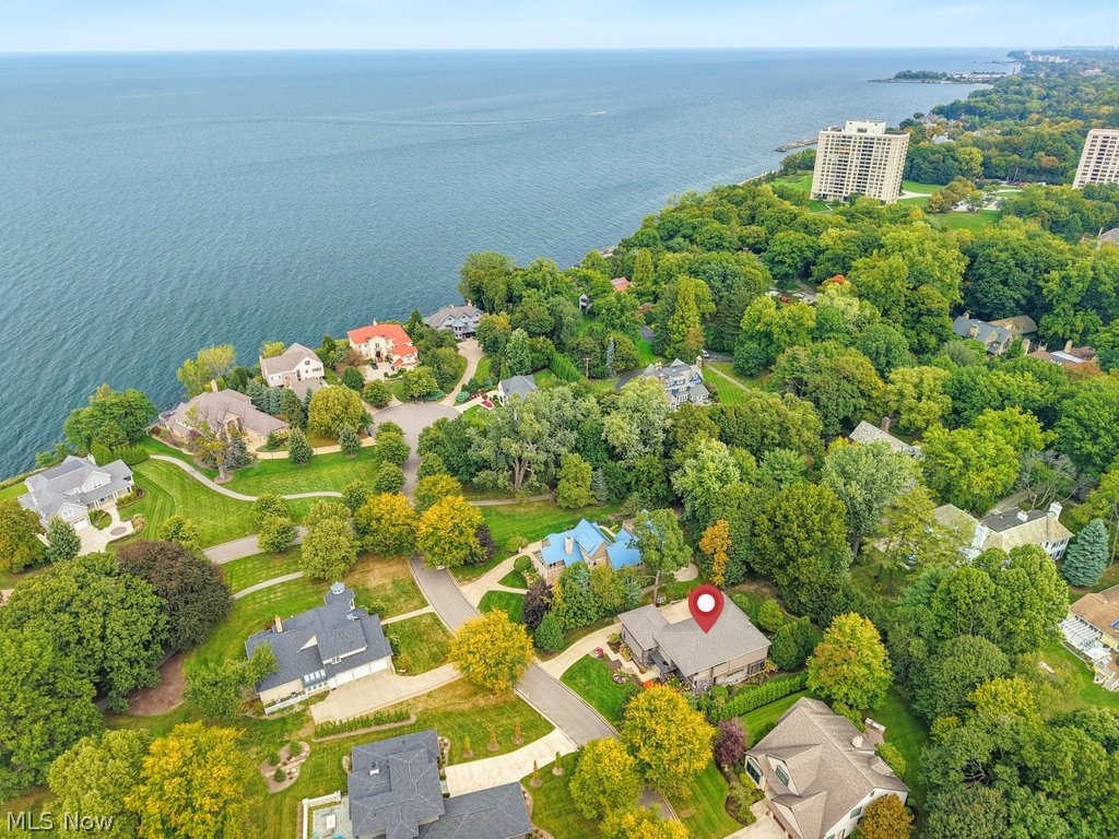 205 Lakehurst Drive Bratenahl OH 44108