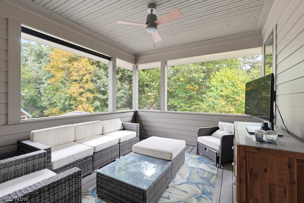 205 Lakehurst Drive Bratenahl OH 44108
