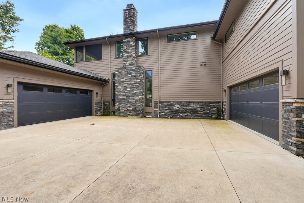 205 Lakehurst Drive Bratenahl OH 44108