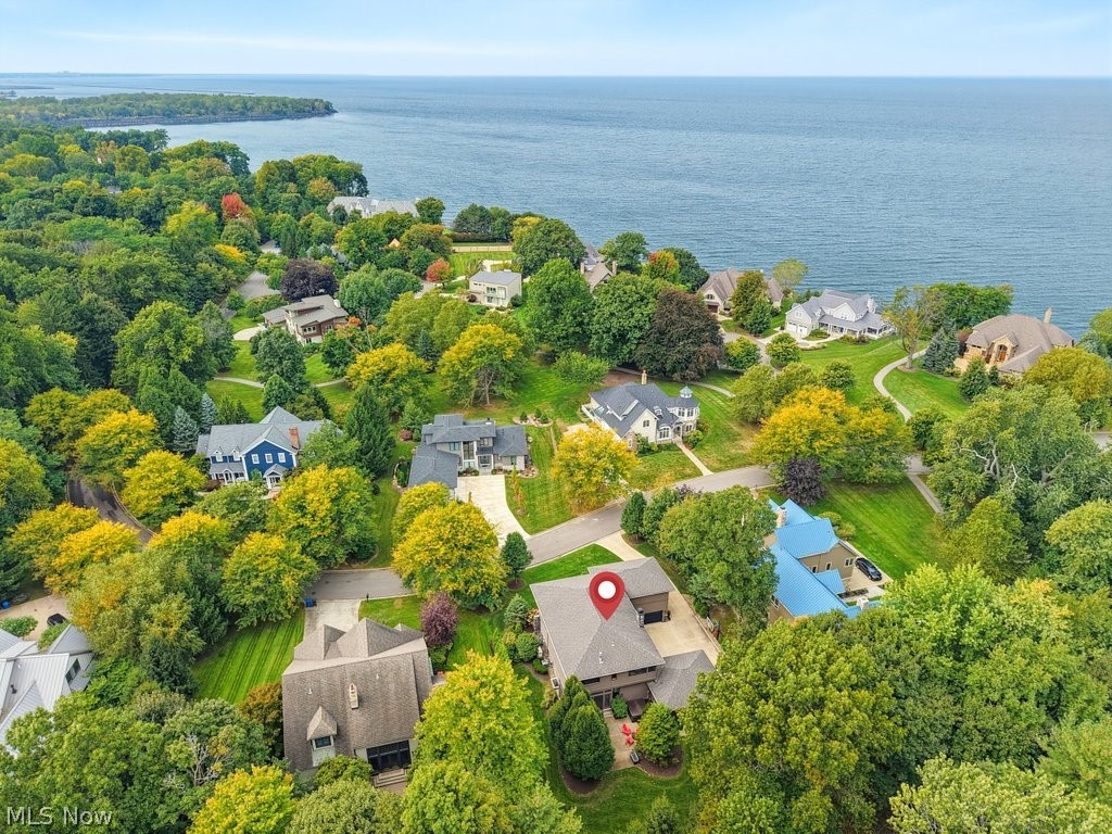 205 Lakehurst Drive Bratenahl OH 44108