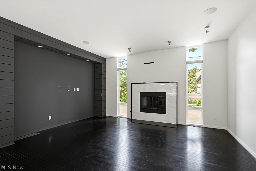 205 Lakehurst Drive Bratenahl OH 44108