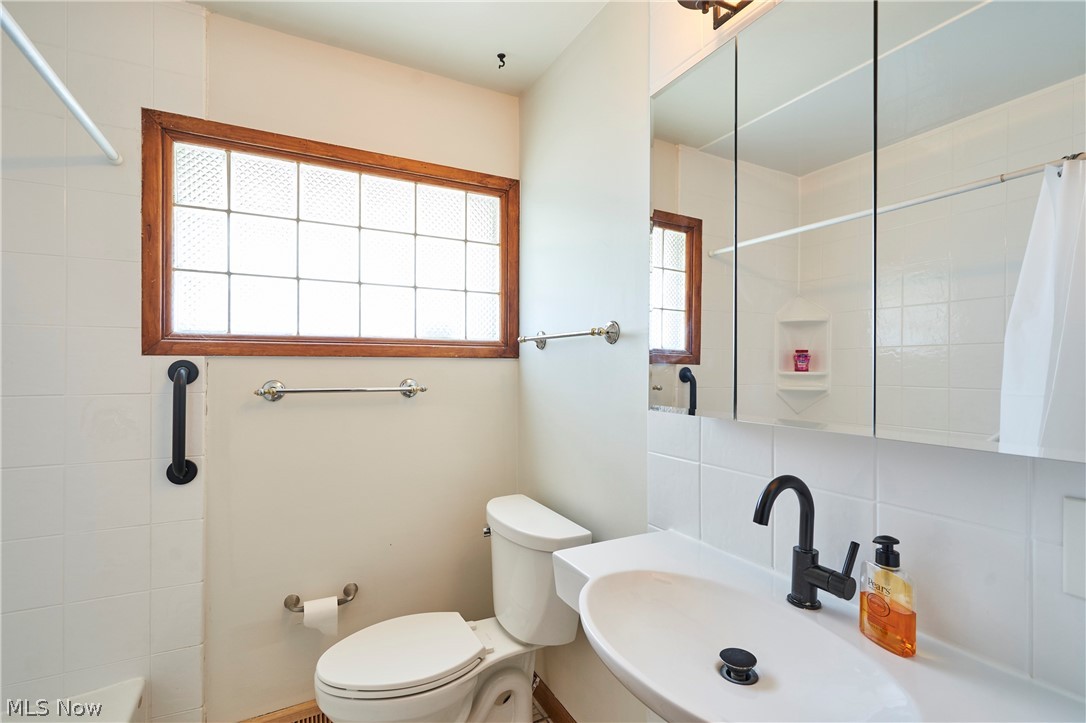 2669 Nesmith Lake Boulevard Akron OH 44314
