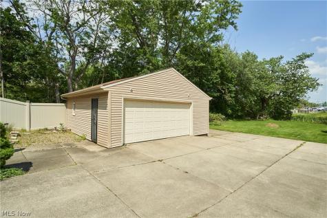 2669 Nesmith Lake Boulevard Akron OH 44314