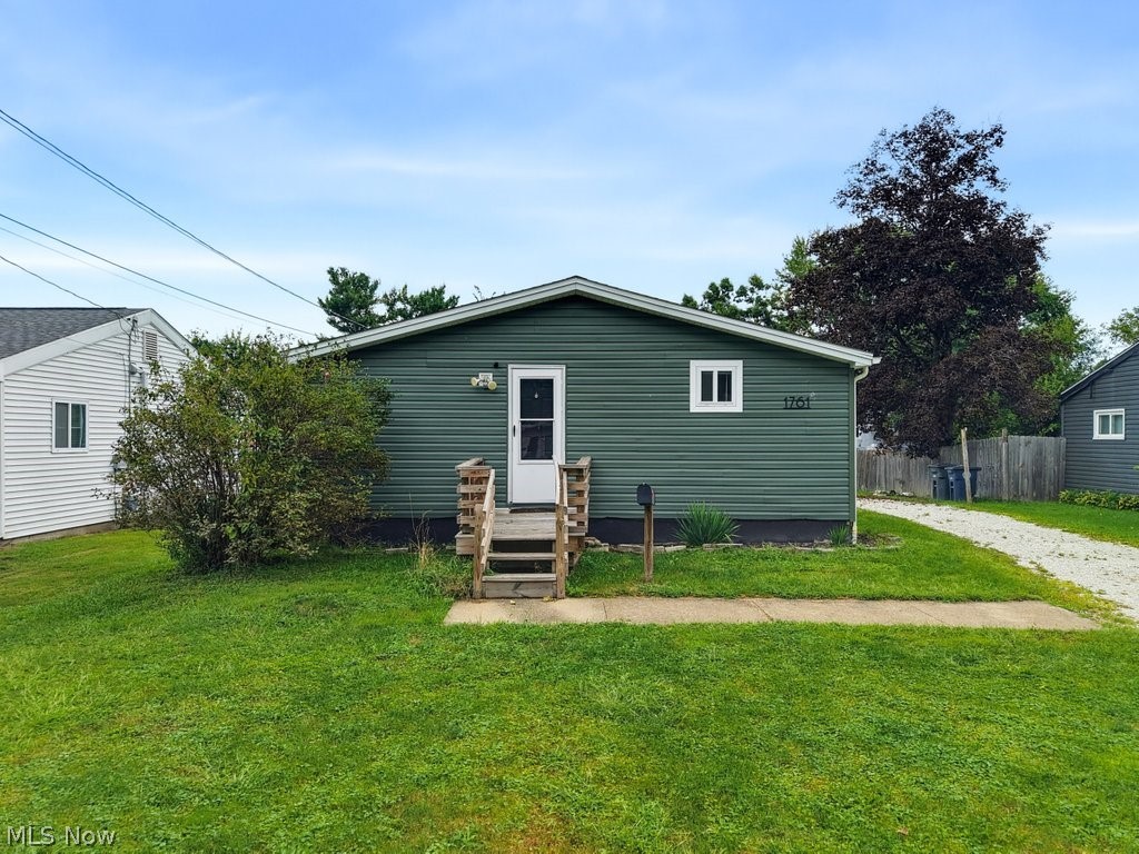 1761 Delia Avenue Akron OH 44320