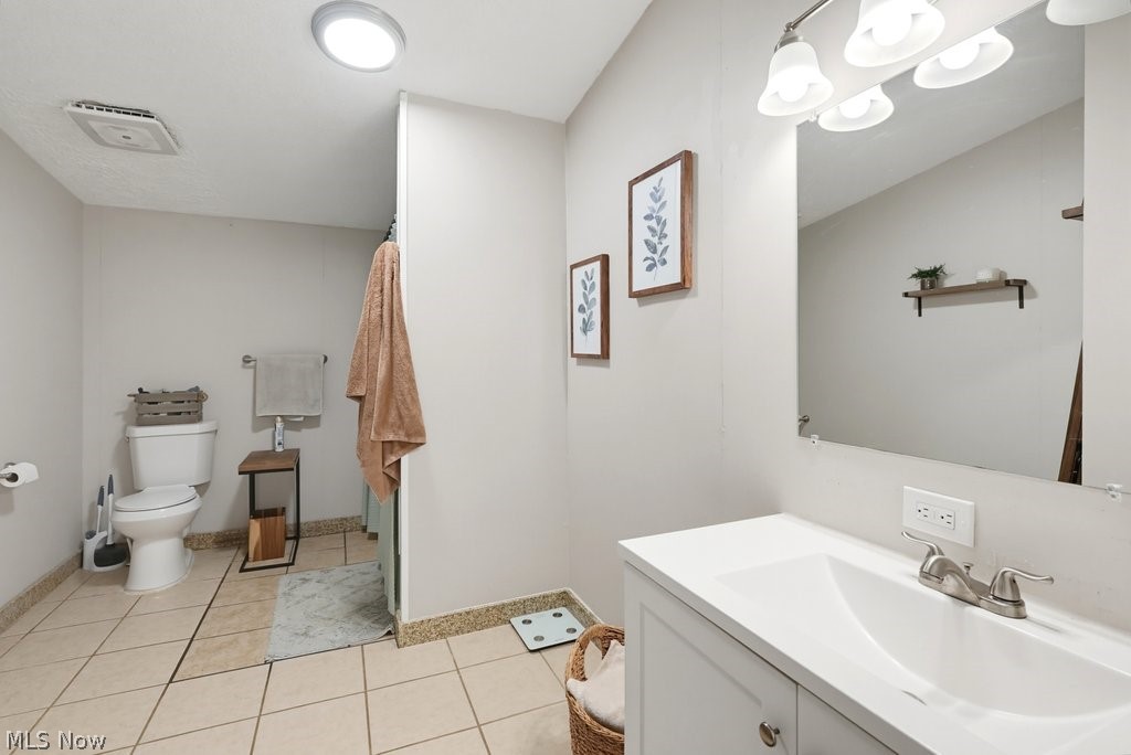 1761 Delia Avenue Akron OH 44320
