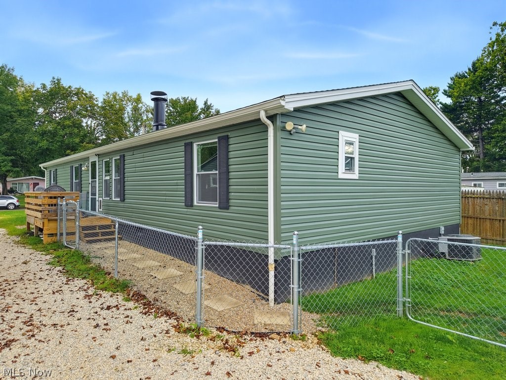 1761 Delia Avenue Akron OH 44320