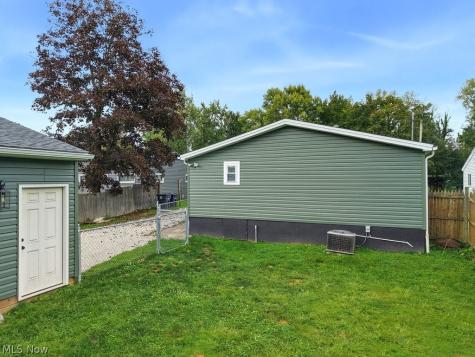 1761 Delia Avenue Akron OH 44320