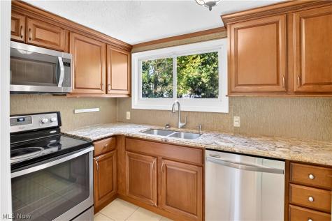 2561 S Taylor Road Cleveland Heights OH 44118
