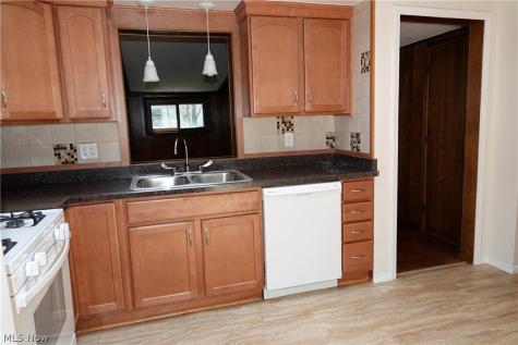 1661 Chelmsford Road Mayfield Heights OH 44124