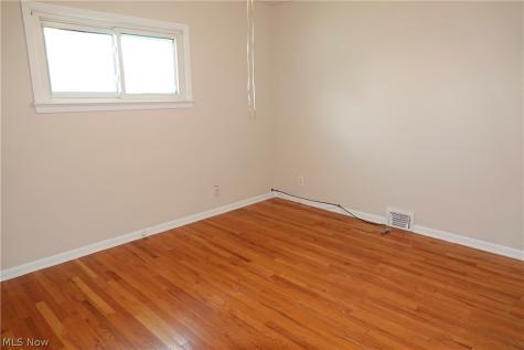 1661 Chelmsford Road Mayfield Heights OH 44124