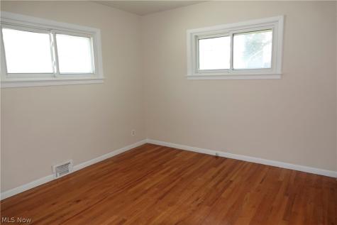 1661 Chelmsford Road Mayfield Heights OH 44124