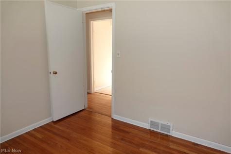 1661 Chelmsford Road Mayfield Heights OH 44124