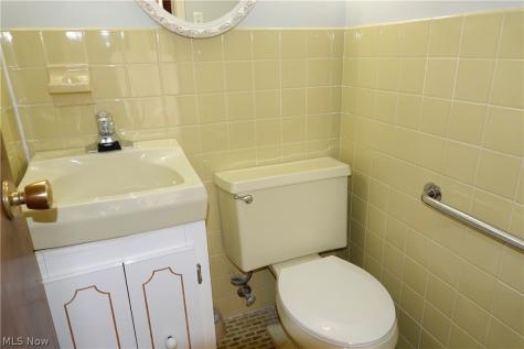 1661 Chelmsford Road Mayfield Heights OH 44124