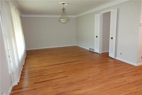 1661 Chelmsford Road Mayfield Heights OH 44124