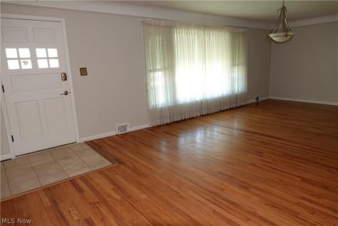 1661 Chelmsford Road Mayfield Heights OH 44124