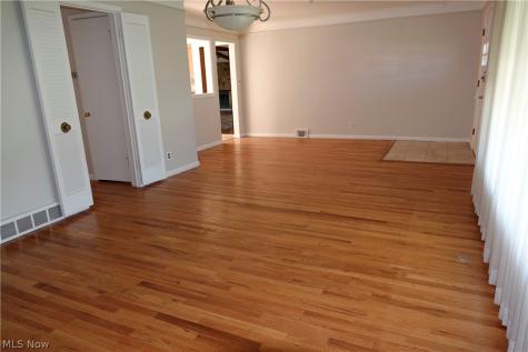 1661 Chelmsford Road Mayfield Heights OH 44124