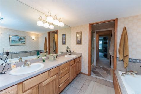 20757 Parkwood Lane Strongsville OH 44136