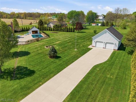 11011 Immel Avenue NE Hartville OH 44632