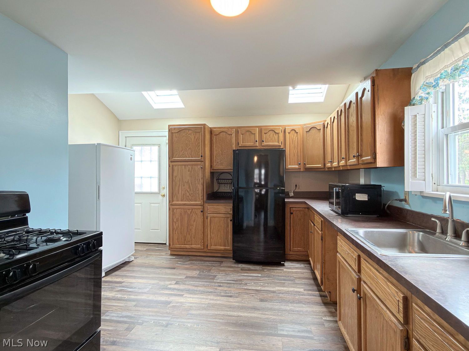 12721 North Road Cleveland OH 44111