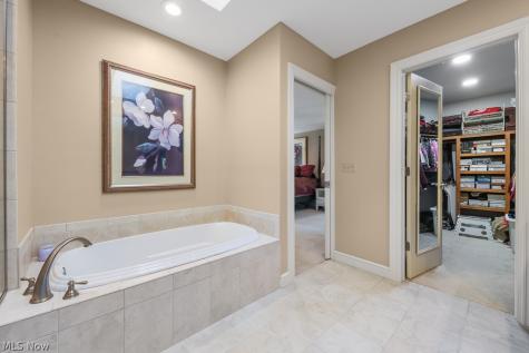 296 Brookrun Drive Copley OH 44321