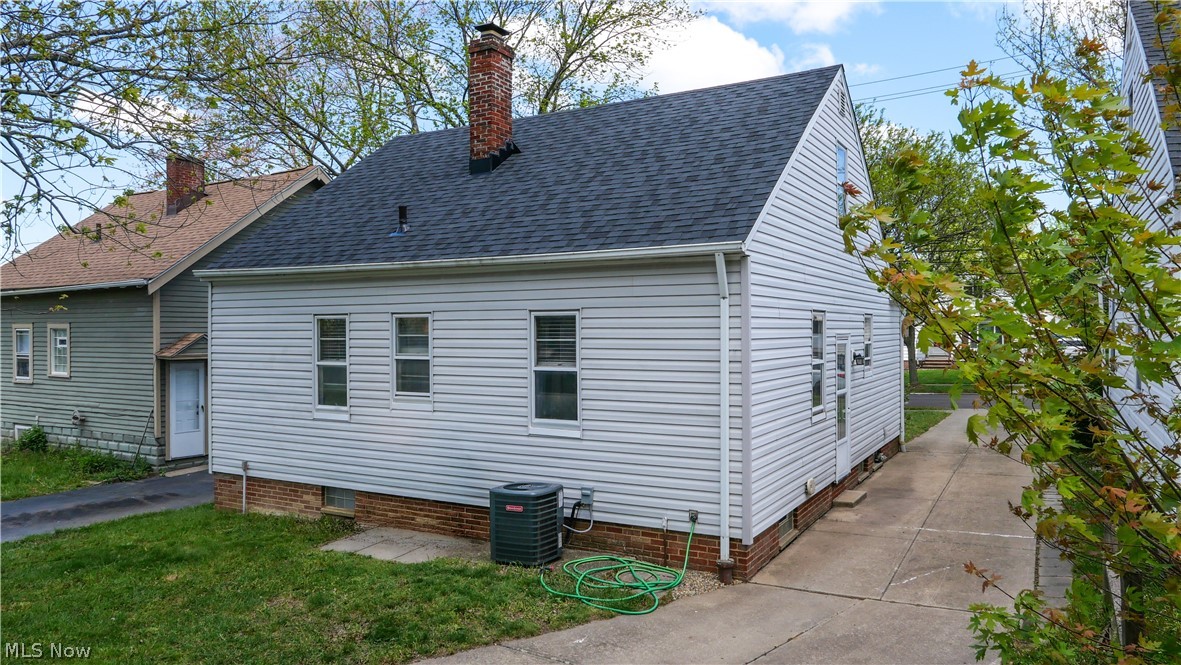 14902 James Avenue Maple Heights OH 44137
