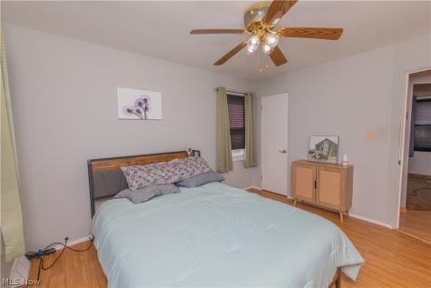 26890 Drakefield Avenue Euclid OH 44132
