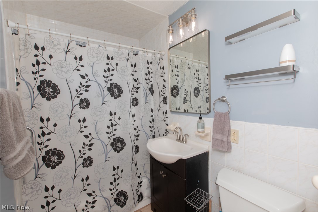 26890 Drakefield Avenue Euclid OH 44132