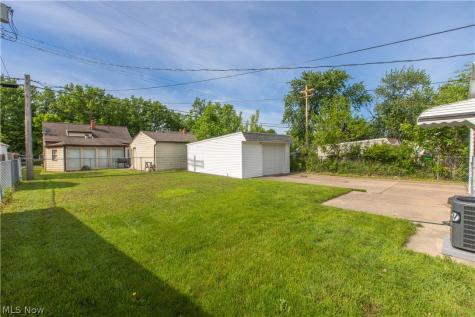 26890 Drakefield Avenue Euclid OH 44132