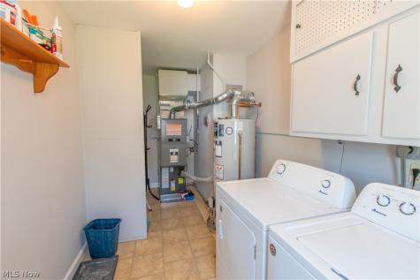 26890 Drakefield Avenue Euclid OH 44132