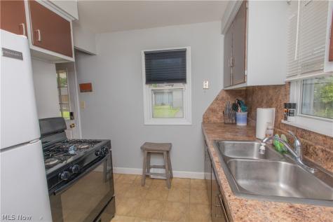 26890 Drakefield Avenue Euclid OH 44132