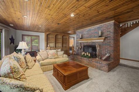 637 King Beach Drive Howard OH 43028