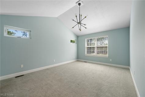 3675 Washington Park Boulevard Newburgh Heights OH 44105