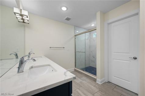 3675 Washington Park Boulevard Newburgh Heights OH 44105