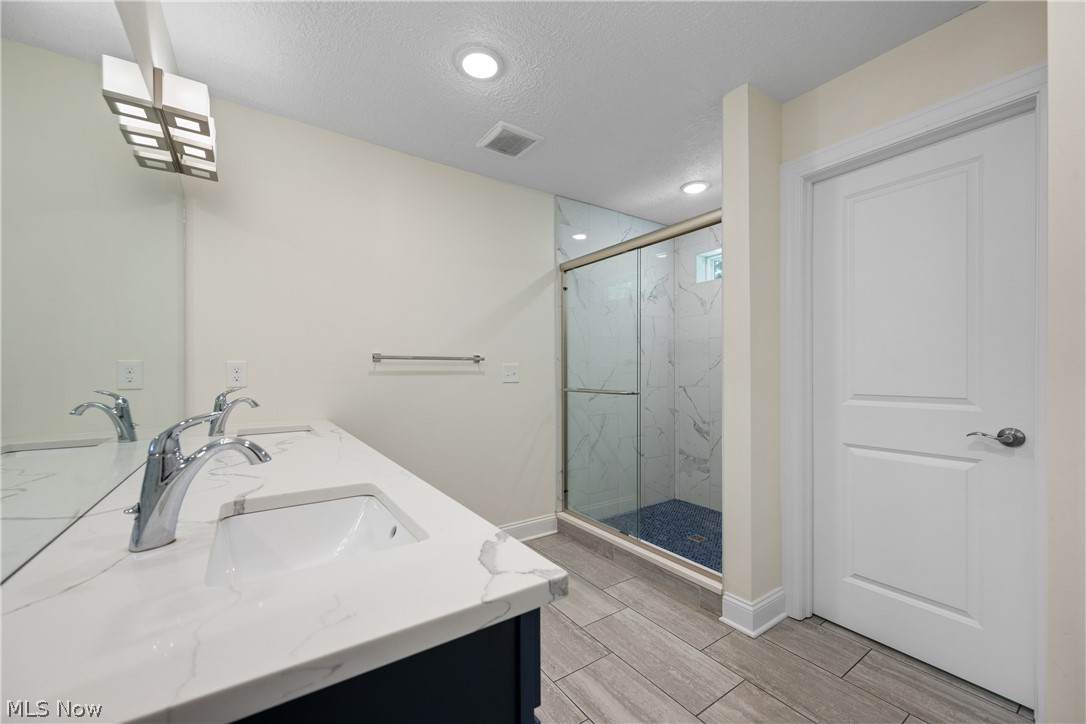 3675 Washington Park Boulevard Newburgh Heights OH 44105