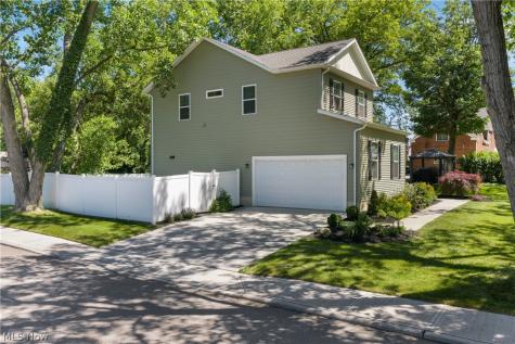 3675 Washington Park Boulevard Newburgh Heights OH 44105