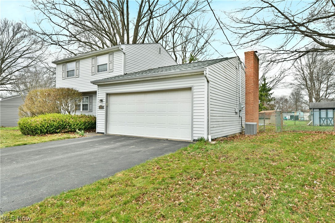 1756 Penny Lane Youngstown OH 44515