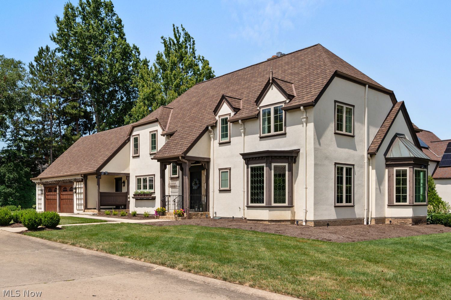 1062 Edgewater Lane Lakewood OH 44107