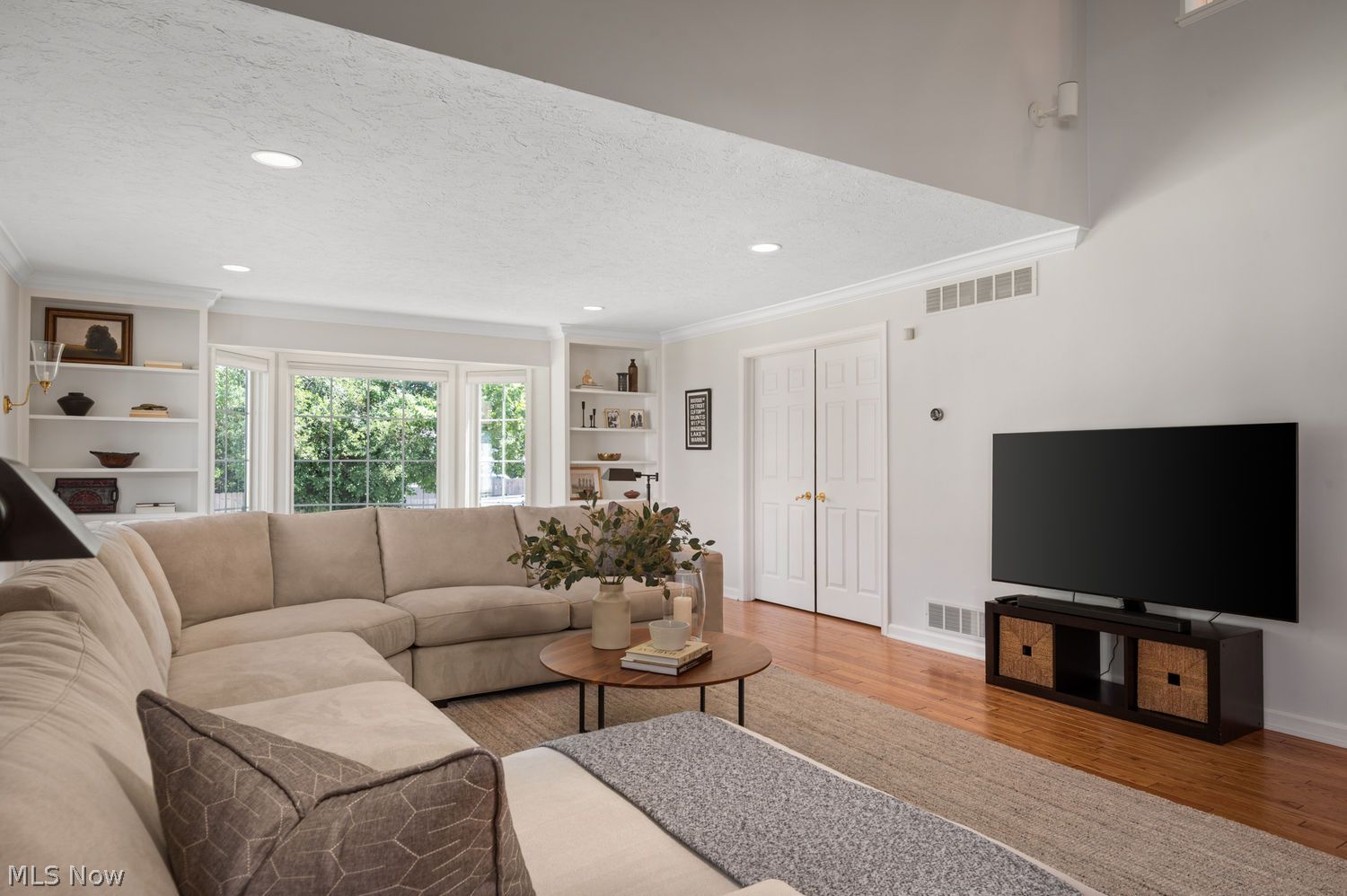 1062 Edgewater Lane Lakewood OH 44107