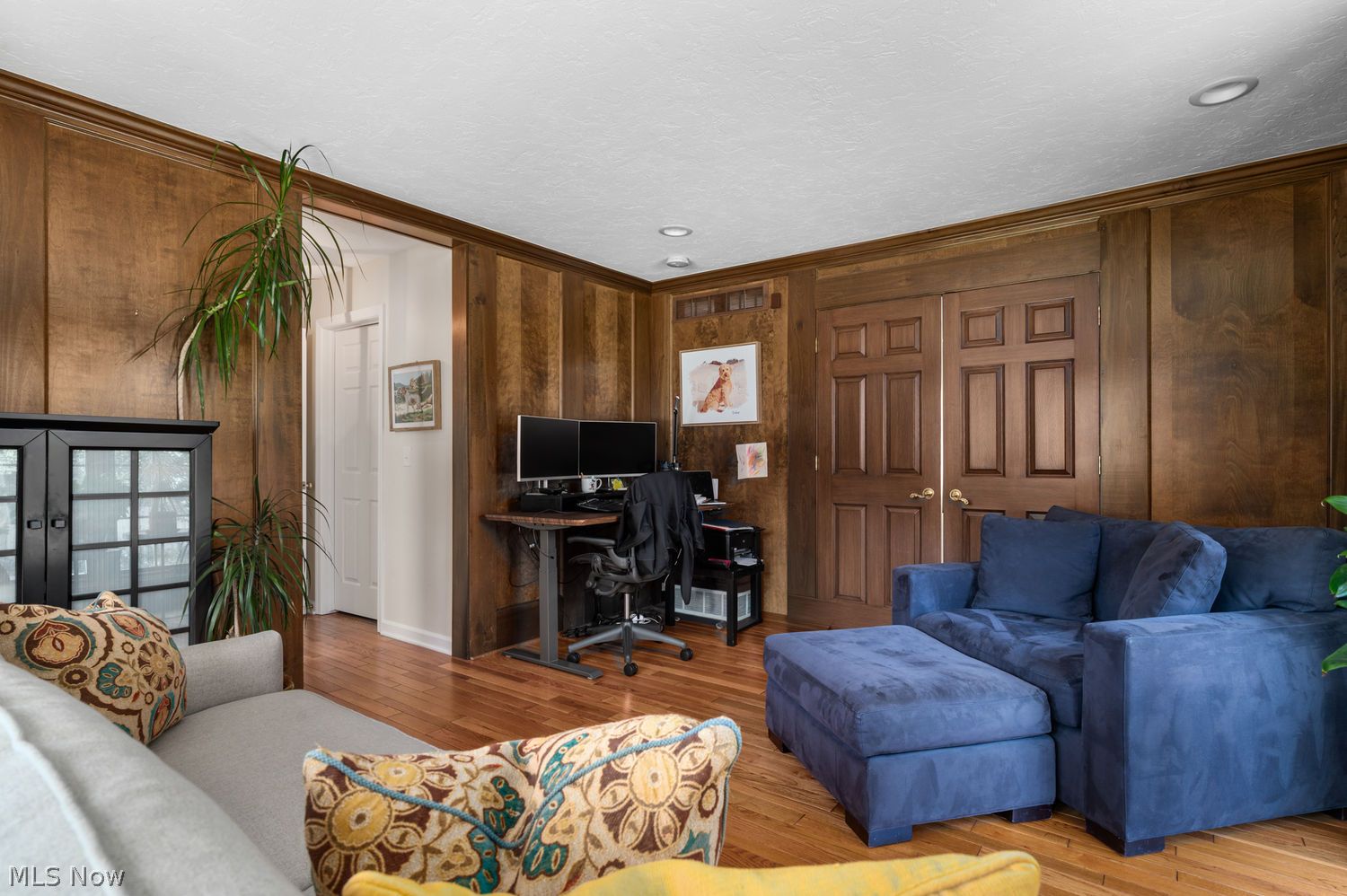 1062 Edgewater Lane Lakewood OH 44107