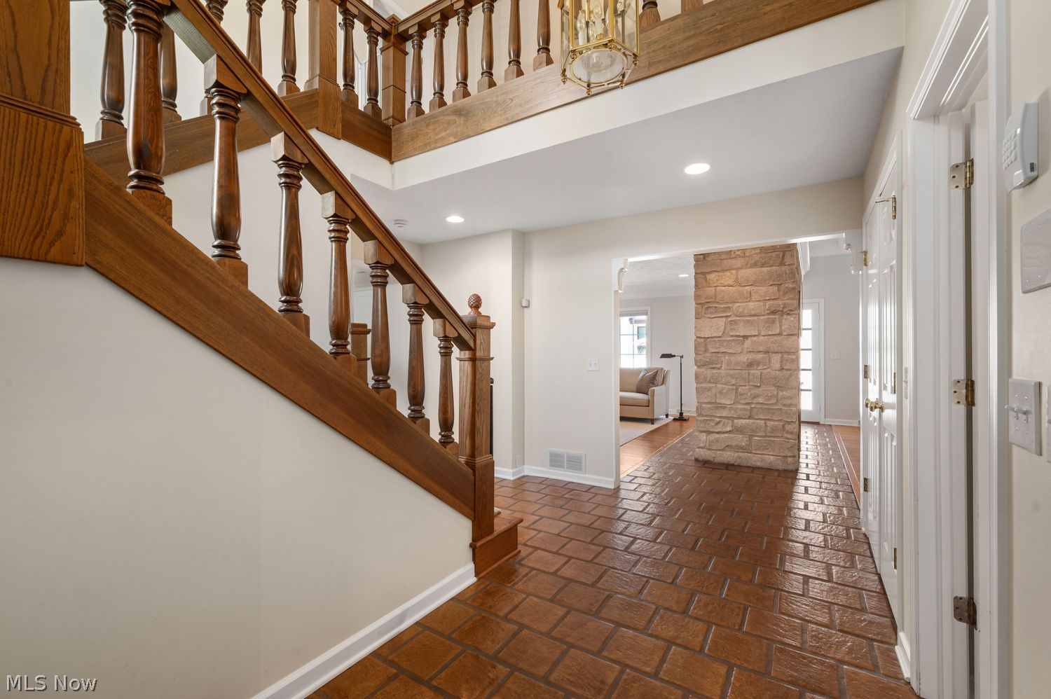 1062 Edgewater Lane Lakewood OH 44107