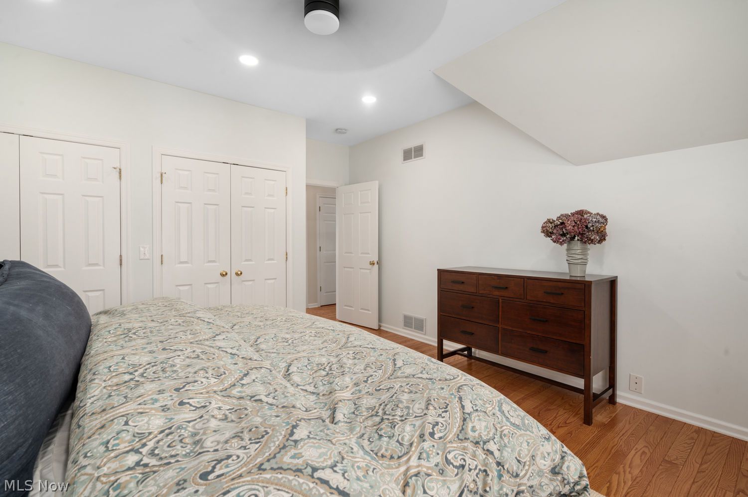 1062 Edgewater Lane Lakewood OH 44107