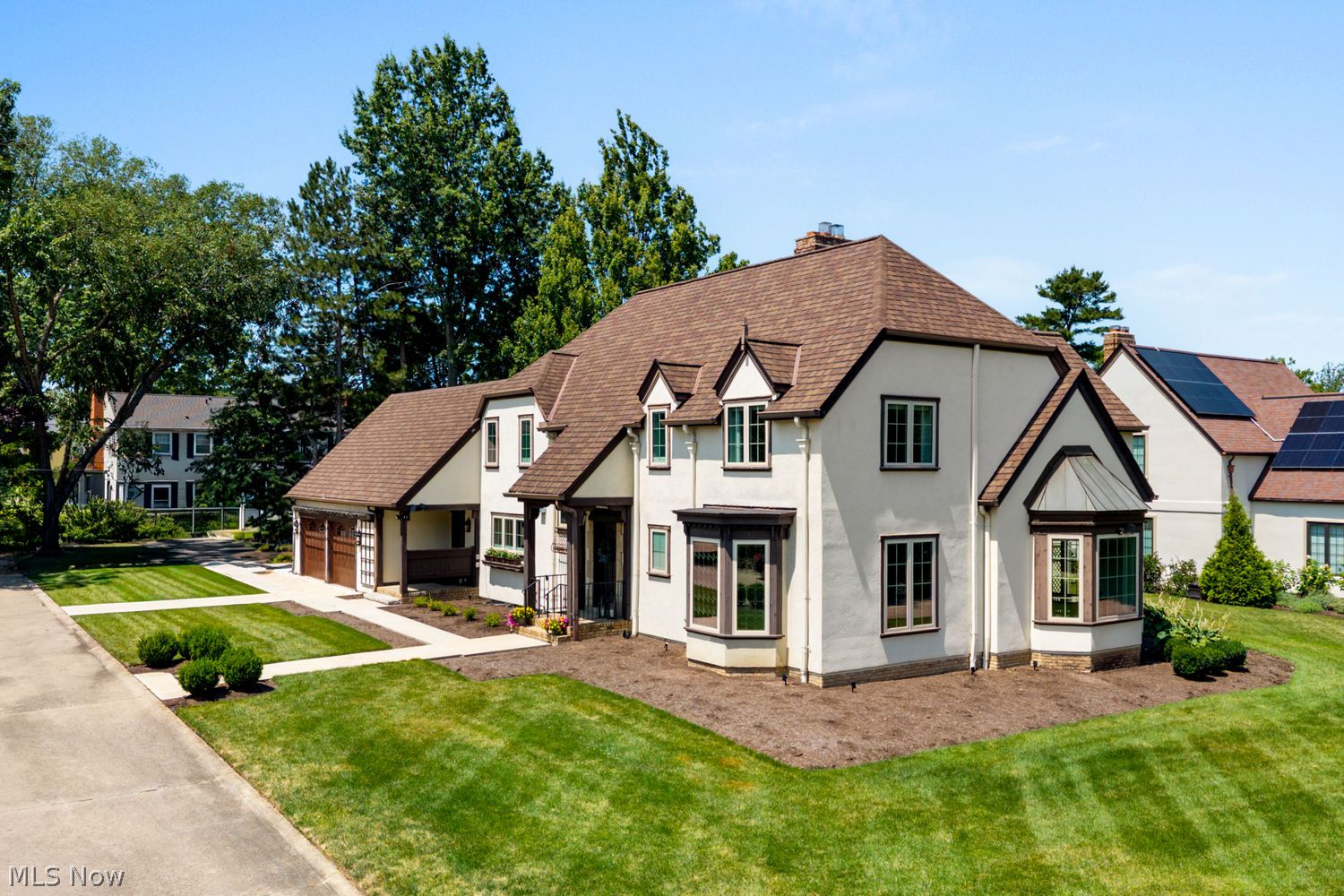 1062 Edgewater Lane Lakewood OH 44107