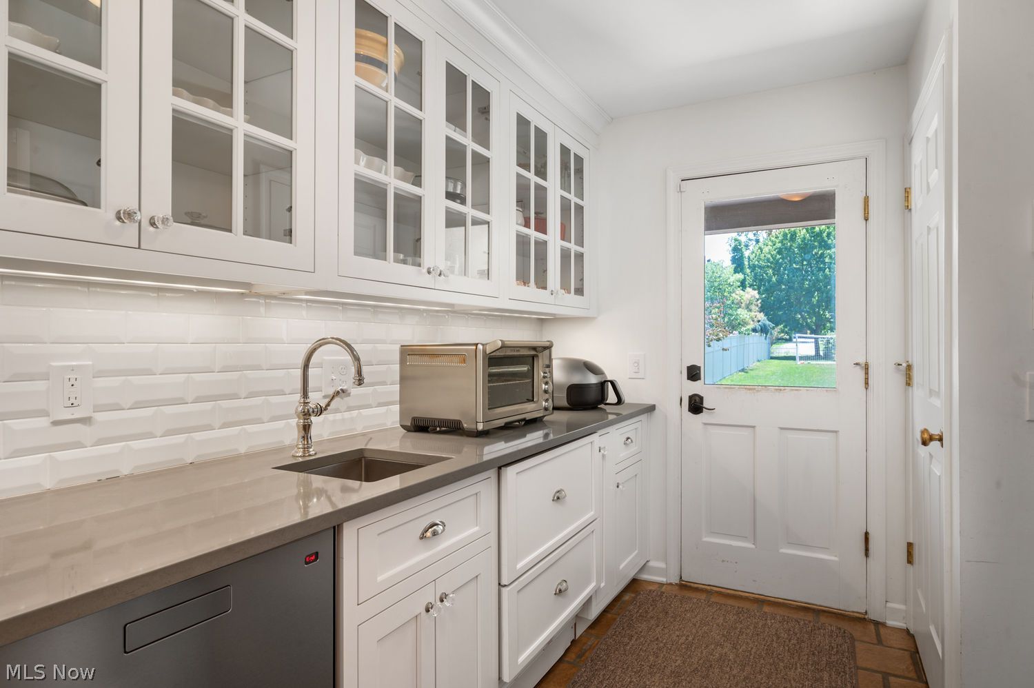 1062 Edgewater Lane Lakewood OH 44107