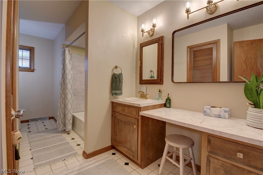 1242 Lakeview Road NW New Philadelphia OH 44663